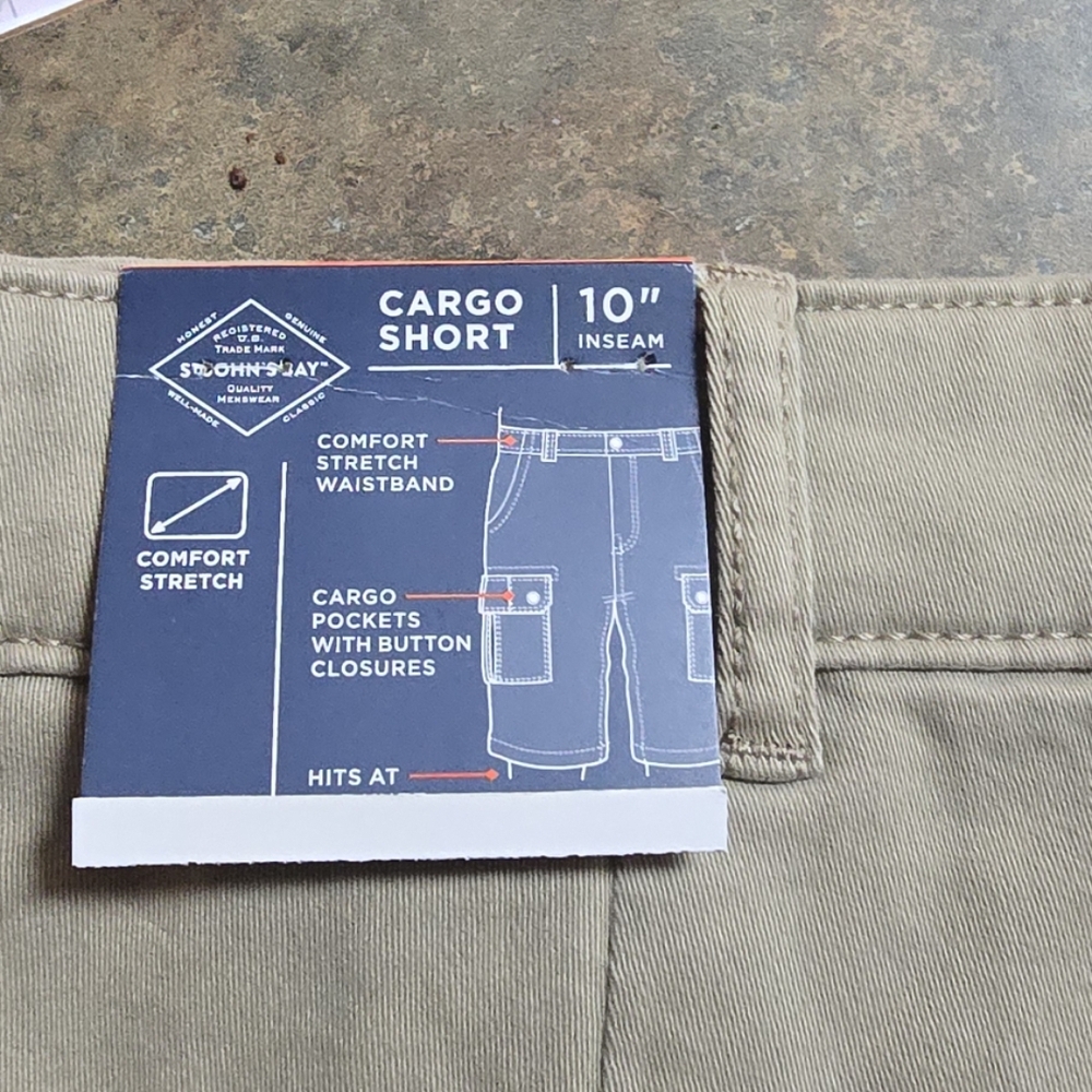 St. John's Bay Men's Sz 44  Tan Cargo Shorts NWT